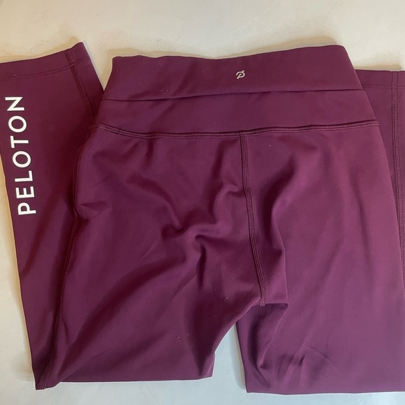 PELOTON Capri Burgundy Legging - Picture 10 of 12